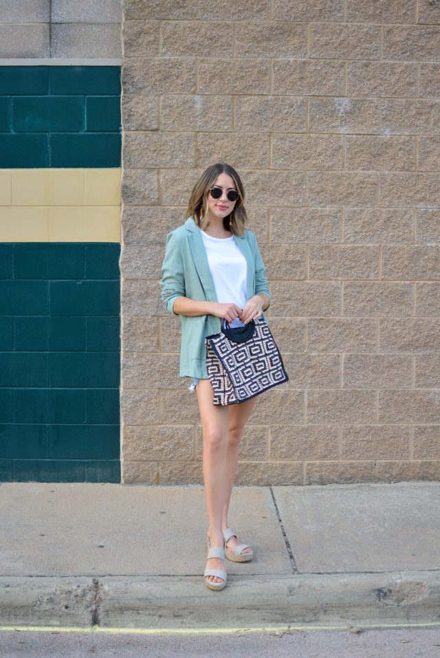 jean shorts outfit